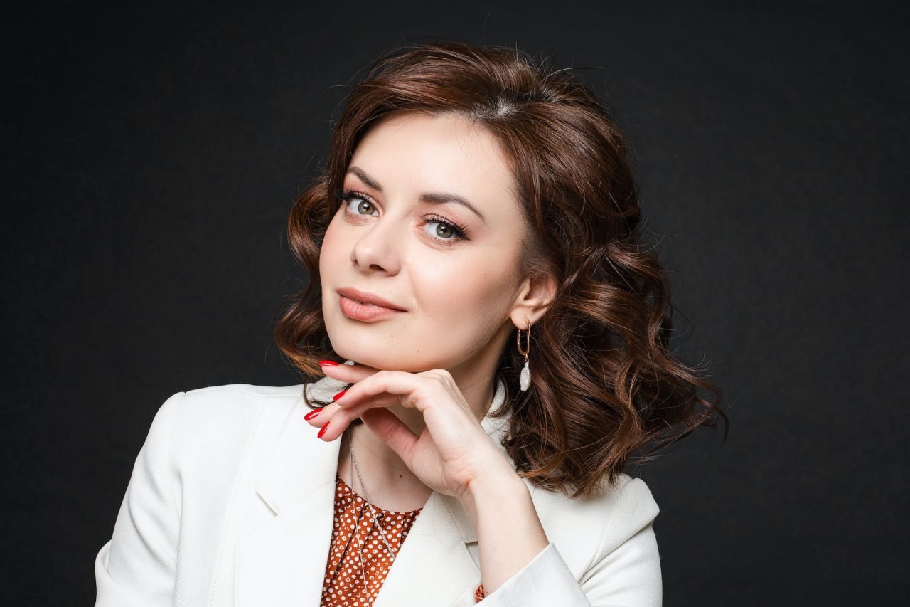 charming-model-with-brown-hair-and-make-up.jpg